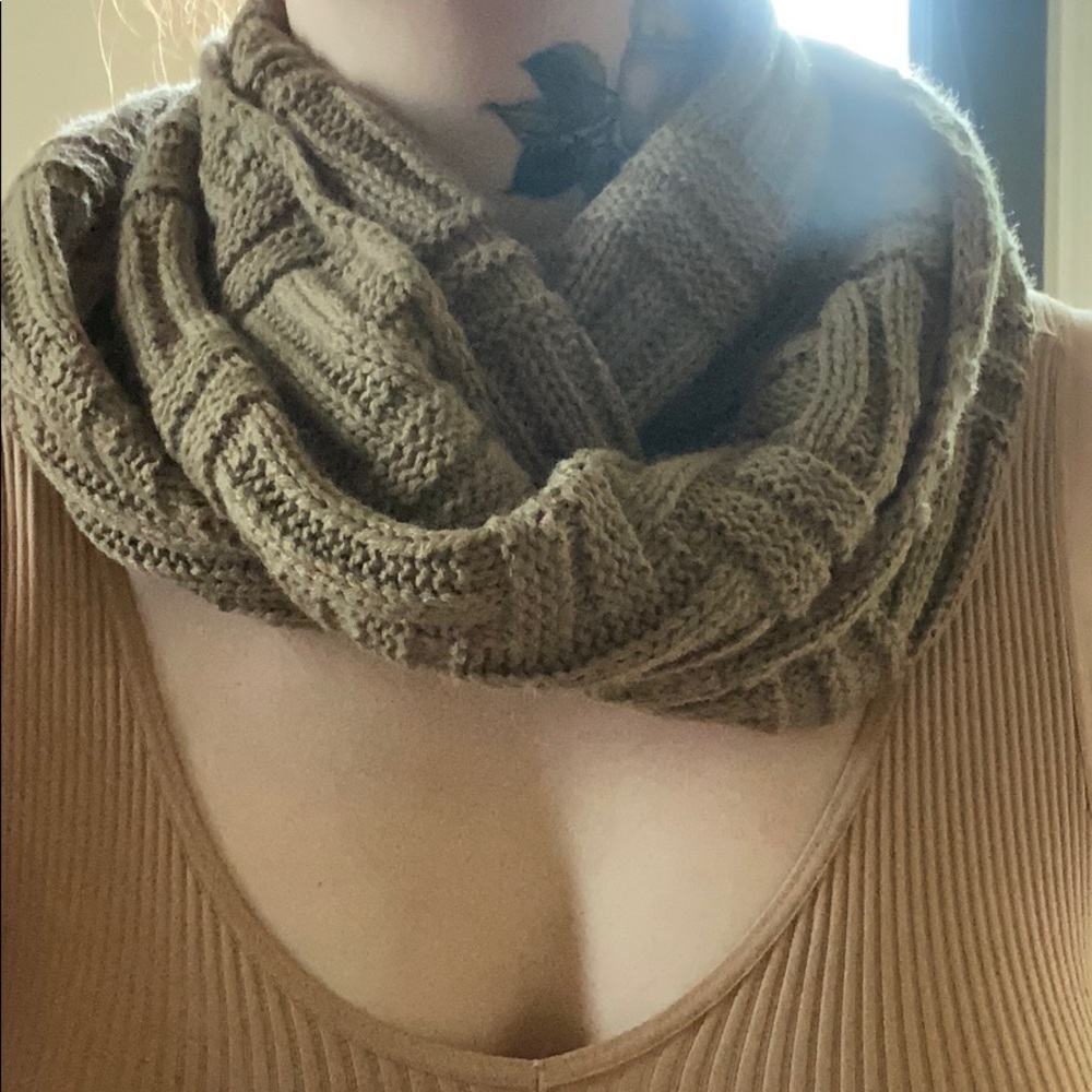 Knit infinity scarf